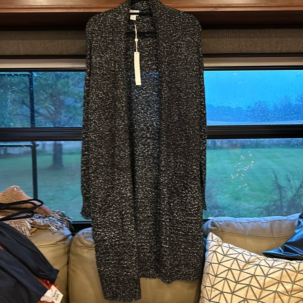 NWT women’s long sleeve cardigan by Caslon size L with pockets (black/white)
